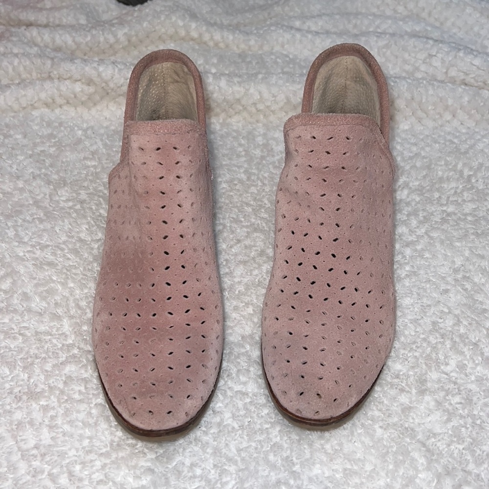 Lucky Brand pale pink suede leather ankle boots size 7.5